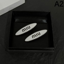 MIU MIU ミュウミュウ 大人カジュアルな 2024SS 髪飾り