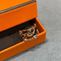 HERMES エルメス オシャレだけど疲れない 2024SS リング