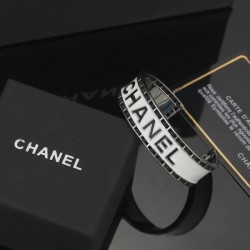 CHANEL シャネル 上品に夏っぽさを感じる 2024SS ブレスレット