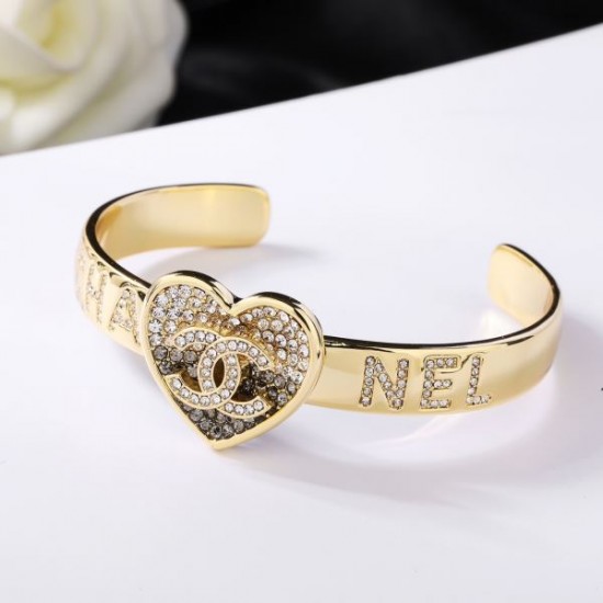 CHANEL シャネル 素敵な夏の定番アイテム 2024SS ブレスレット CHANEL シャネル 素敵な夏の定番アイテム 2024SS ブレスレット