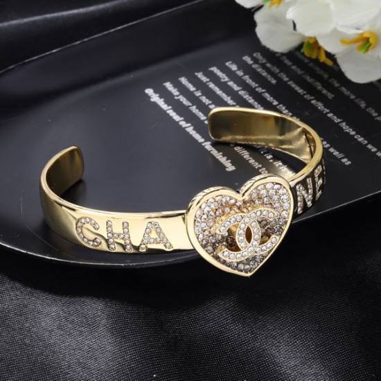 CHANEL シャネル 素敵な夏の定番アイテム 2024SS ブレスレット CHANEL シャネル 素敵な夏の定番アイテム 2024SS ブレスレット