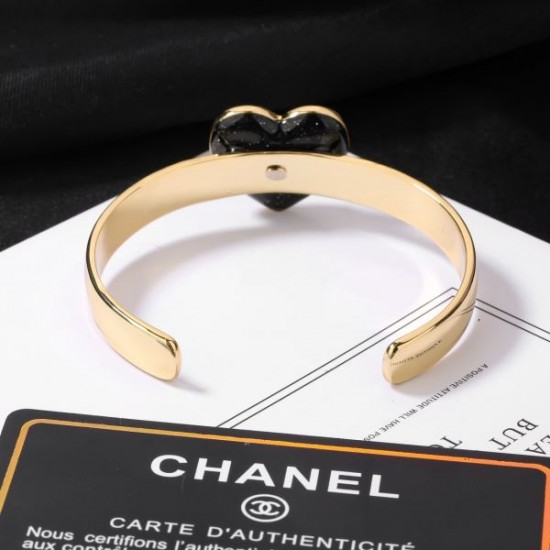 CHANEL シャネル 素敵な夏の定番アイテム 2024SS ブレスレット CHANEL シャネル 素敵な夏の定番アイテム 2024SS ブレスレット