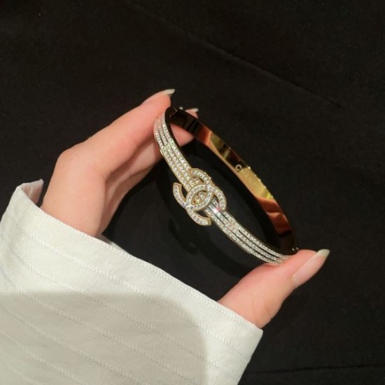 CHANEL シャネル 春夏は継続系のトレンド 2024SS ブレスレット CHANEL シャネル 春夏は継続系のトレンド 2024SS ブレスレット
