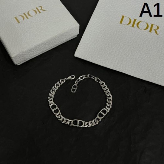 DIOR ディオール 雑誌掲載新作春夏入荷 2024SS ブレスレット DIOR ディオール 雑誌掲載新作春夏入荷 2024SS ブレスレット