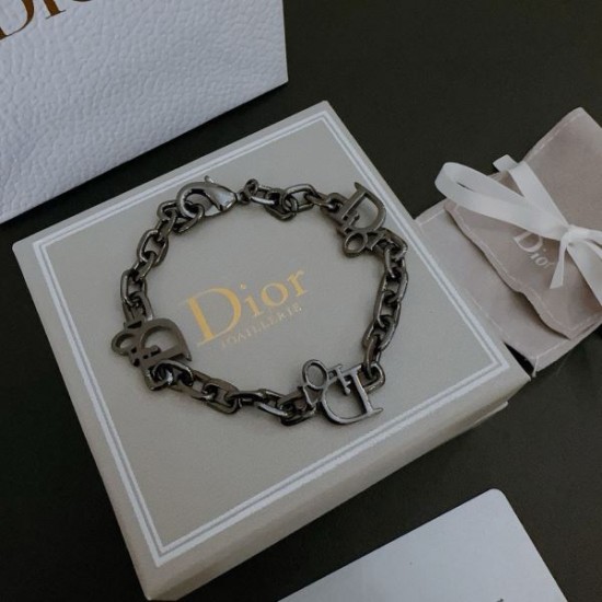 DIOR ディオール 夏季日本未入荷カラー 2024SS ブレスレット DIOR ディオール 夏季日本未入荷カラー 2024SS ブレスレット