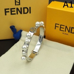 FENDI フェンデイ 今シーズンは特に人気 2024SS ブレスレット