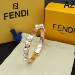 FENDI フェンデイ 今シーズンは特に人気 2024SS ブレスレット