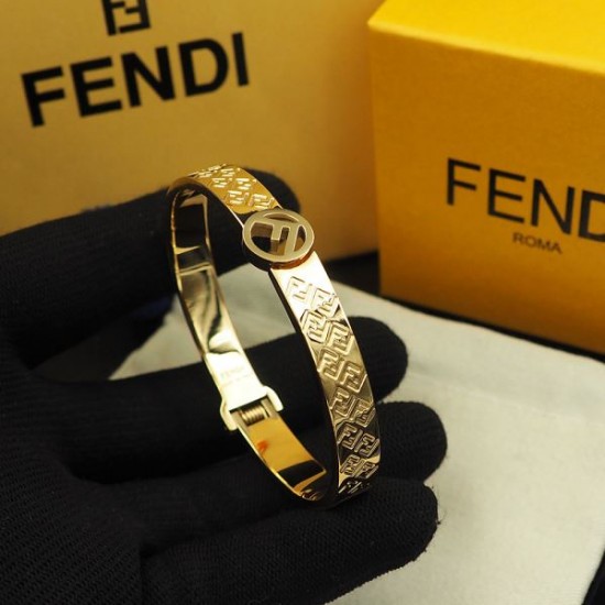 FENDI フェンデイ 毎シーズン人気が高い 2024SS ブレスレット FENDI フェンデイ 毎シーズン人気が高い 2024SS ブレスレット