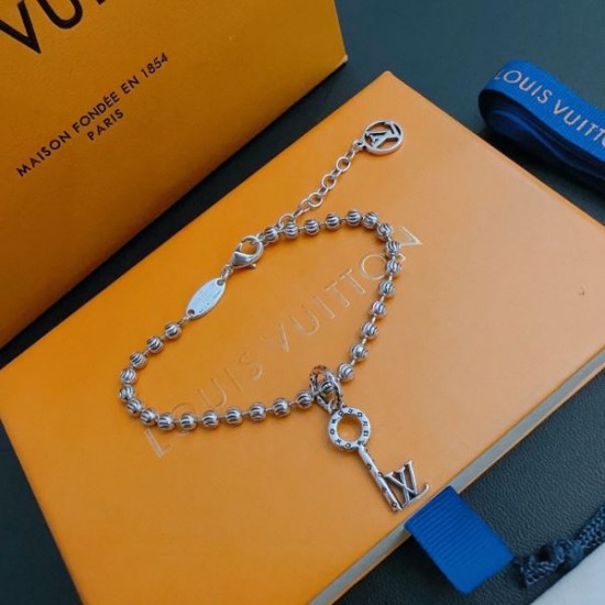 LOUIS VUITTON ルイヴィトン 圧倒的な高級感 2024SS ブレスレット LOUIS VUITTON ルイヴィトン 圧倒的な高級感 2024SS ブレスレット