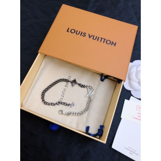 LOUIS VUITTON ルイヴィトン 愛用者が続出中 2024SS ブレスレット LOUIS VUITTON ルイヴィトン 愛用者が続出中 2024SS ブレスレット