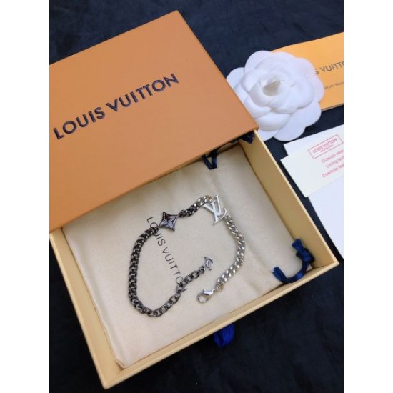 LOUIS VUITTON ルイヴィトン 愛用者が続出中 2024SS ブレスレット LOUIS VUITTON ルイヴィトン 愛用者が続出中 2024SS ブレスレット