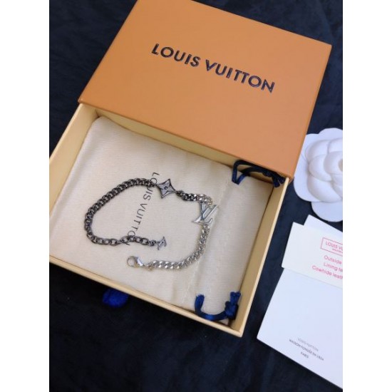 LOUIS VUITTON ルイヴィトン 愛用者が続出中 2024SS ブレスレット LOUIS VUITTON ルイヴィトン 愛用者が続出中 2024SS ブレスレット