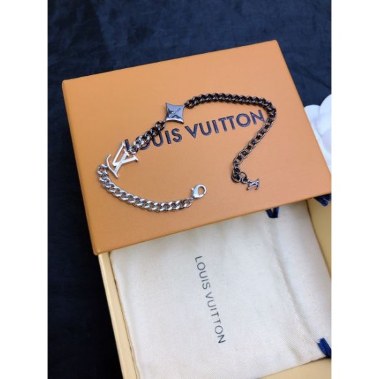 LOUIS VUITTON ルイヴィトン 愛用者が続出中 2024SS ブレスレット LOUIS VUITTON ルイヴィトン 愛用者が続出中 2024SS ブレスレット