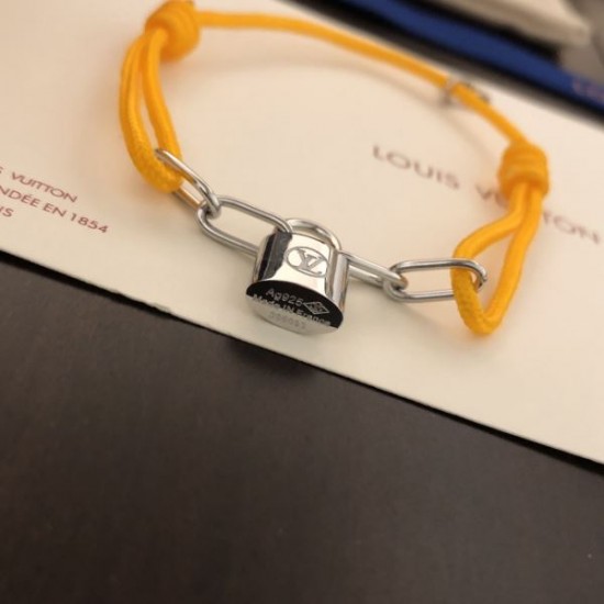 LOUIS VUITTON ルイヴィトン 今度こそ完売! 2024SS ブレスレット LOUIS VUITTON ルイヴィトン 今度こそ完売! 2024SS ブレスレット