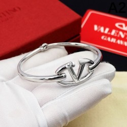 VALENTINO ヴァレンティノ 個性を表現する 2024SS ブレスレット