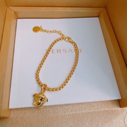 VERSACE ヴェルサーチェ 特に注目したい 2024SS ブレスレット