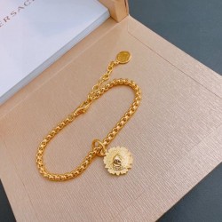 VERSACE ヴェルサーチェ 春らしい季節感 2024SS ブレスレット