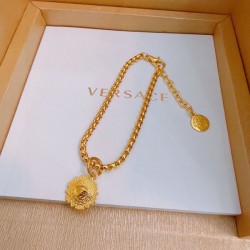 VERSACE ヴェルサーチェ 春らしい季節感 2024SS ブレスレット