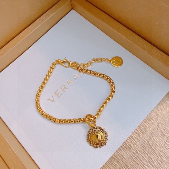 VERSACE ヴェルサーチェ 春らしい季節感 2024SS ブレスレット VERSACE ヴェルサーチェ 春らしい季節感 2024SS ブレスレット