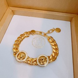VERSACE ヴェルサーチェ おすすめコーデ 2024SS ブレスレット