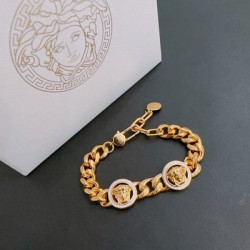 VERSACE ヴェルサーチェ おすすめコーデ 2024SS ブレスレット