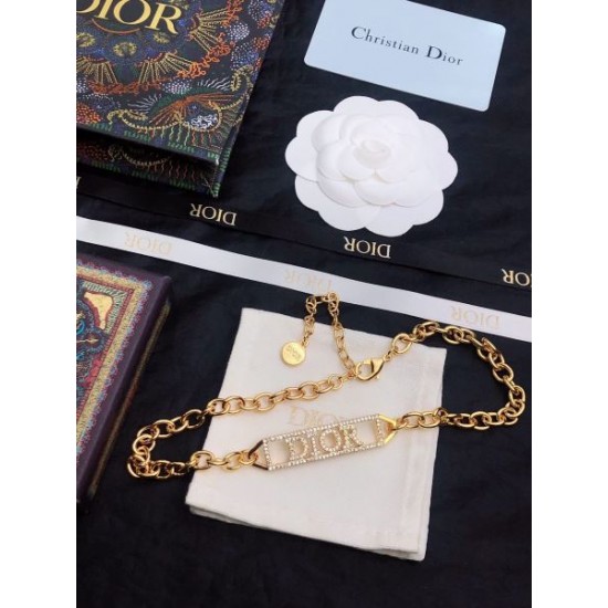DIOR ディオール 半歩先をゆくオシャレ 2024SS ネックレス DIOR ディオール 半歩先をゆくオシャレ 2024SS ネックレス