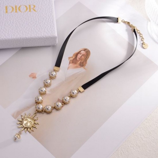 DIOR ディオール 雑誌にも掲載アイテム 2024SS ネックレス DIOR ディオール 雑誌にも掲載アイテム 2024SS ネックレス