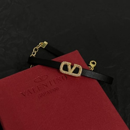 VALENTINO ヴァレンティノ 話題人気商品 2024SS ネックレス VALENTINO ヴァレンティノ 話題人気商品 2024SS ネックレス