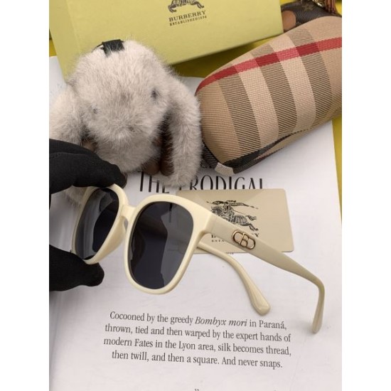 BURBERRY バーバリー 2024SS サングラス おしゃれに着こなせる BURBERRY バーバリー 2024SS サングラス おしゃれに着こなせる