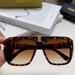 BURBERRY バーバリー 2024SS サングラス カジュアルに着こなし 