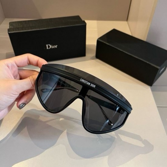 DIOR ディオール 2024SS サングラス 雑誌にも人気掲載アイテム DIOR ディオール 2024SS サングラス 雑誌にも人気掲載アイテム