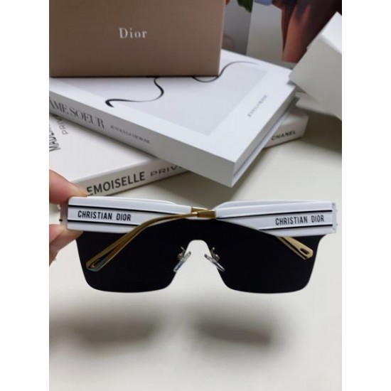 DIOR ディオール 2024SS サングラス 上品なカジュアルコーデに DIOR ディオール 2024SS サングラス 上品なカジュアルコーデに