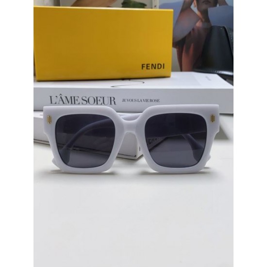 FENDI フェンデイ 2024SS サングラス 特に話題なの上品 即完売 FENDI フェンデイ 2024SS サングラス 特に話題なの上品 即完売