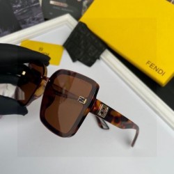 FENDI フェンデイ 2024SS サングラス シーズンの流行にチェック
