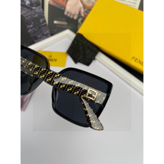FENDI フェンデイ 2024SS サングラス シーズンの流行にチェック FENDI フェンデイ 2024SS サングラス シーズンの流行にチェック