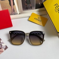 FENDI フェンデイ 2024SS サングラス 先シーズンに引き続き新品
