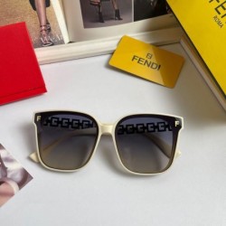 FENDI フェンデイ 2024SS サングラス 先シーズンに引き続き新品