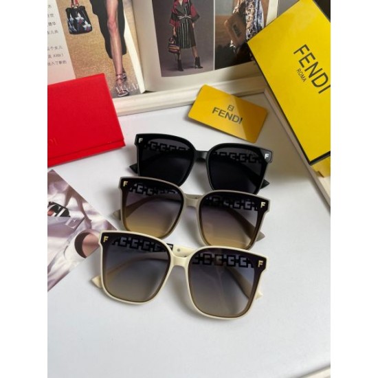 FENDI フェンデイ 2024SS サングラス 先シーズンに引き続き新品 FENDI フェンデイ 2024SS サングラス 先シーズンに引き続き新品