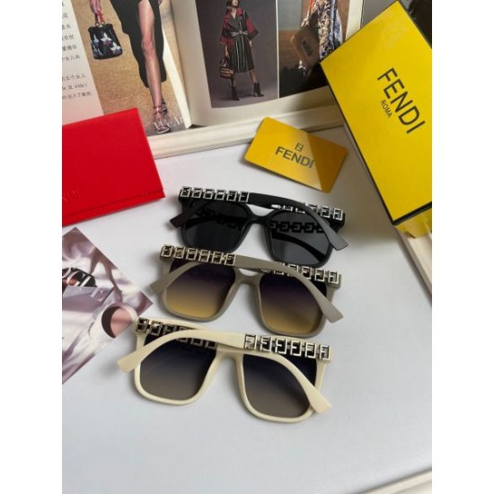 FENDI フェンデイ 2024SS サングラス 先シーズンに引き続き新品 FENDI フェンデイ 2024SS サングラス 先シーズンに引き続き新品
