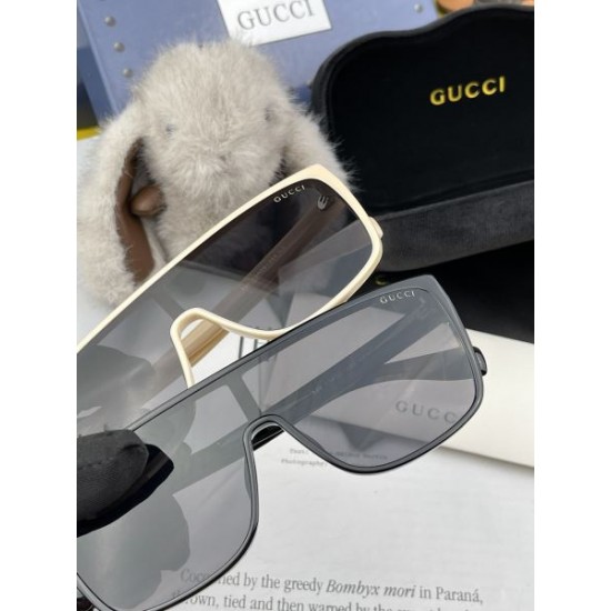GUCCI グッチ 2024SS サングラス 海外セレブが注目アイテム GUCCI グッチ 2024SS サングラス 海外セレブが注目アイテム