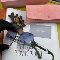 MIU MIU ミュウミュウ 2024SS サングラス 今注目度が上がって