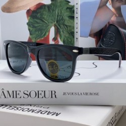 RAYBAN レイバン 2024SS サングラス 定番のストリートスタイル