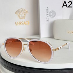 VERSACE ヴェルサーチェ 2024SS サングラス 意外と相性がいい