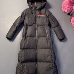 PRADA プラダ レディース 用ダウンジャケット 2024FW この夏に入れるべき
