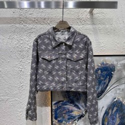 CHANEL シャネル デニムコート 2024FW 都会的な印象のスタイル