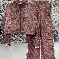 GUCCI グッチ 上下セット 2024FW 今っぽいスタイルに決まる
