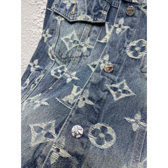 LOUIS VUITTON ルイヴィトン デニムコート 2024FW おしゃれを楽しむ! LOUIS VUITTON ルイヴィトン デニムコート 2024FW おしゃれを楽しむ!