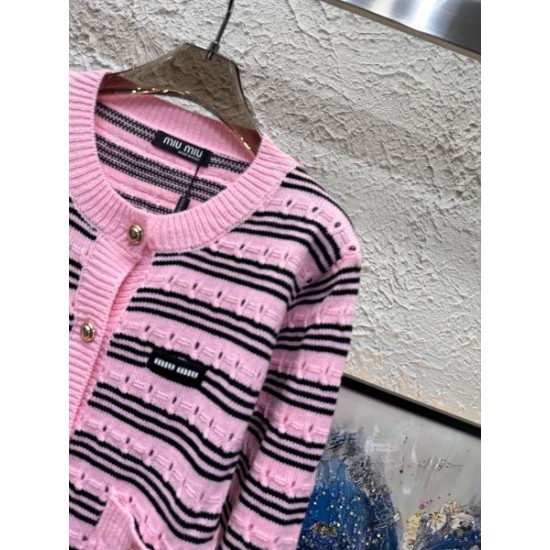 MIU MIU ミュウミュウ ニットカーディガン 2024FW 海外大人気アイテム MIU MIU ミュウミュウ ニットカーディガン 2024FW 海外大人気アイテム