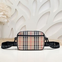 2024FW ショルダーバッグ BURBERRY バーバリー 絶妙な着こなしに