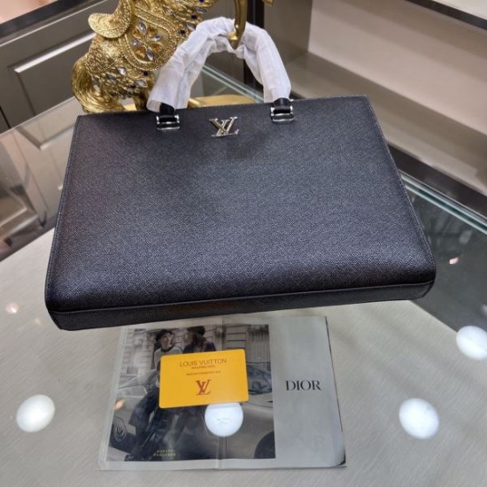 2024FW ブリーフケース LOUIS VUITTON ルイヴィトン 最新で完売確実 2024FW ブリーフケース LOUIS VUITTON ルイヴィトン 最新で完売確実